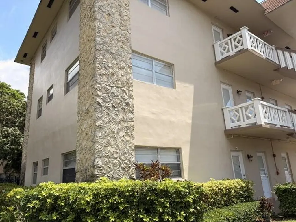 5103 NW 35th Street Lauderdale Lakes FL 33319