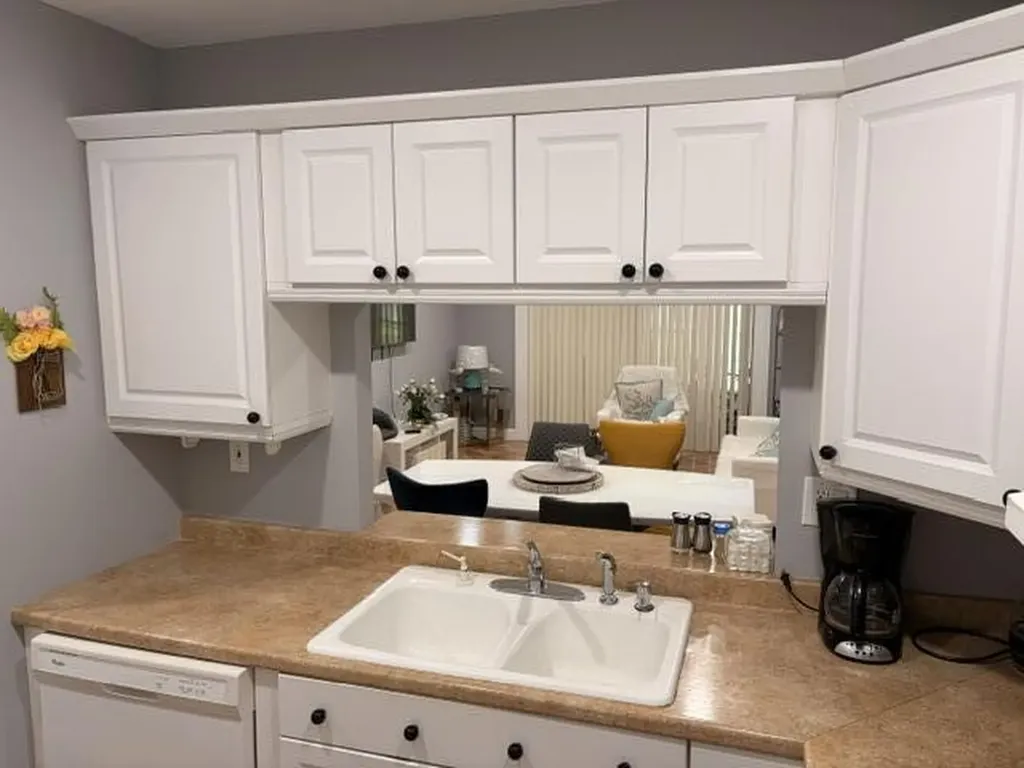 5103 NW 35th Street Lauderdale Lakes FL 33319