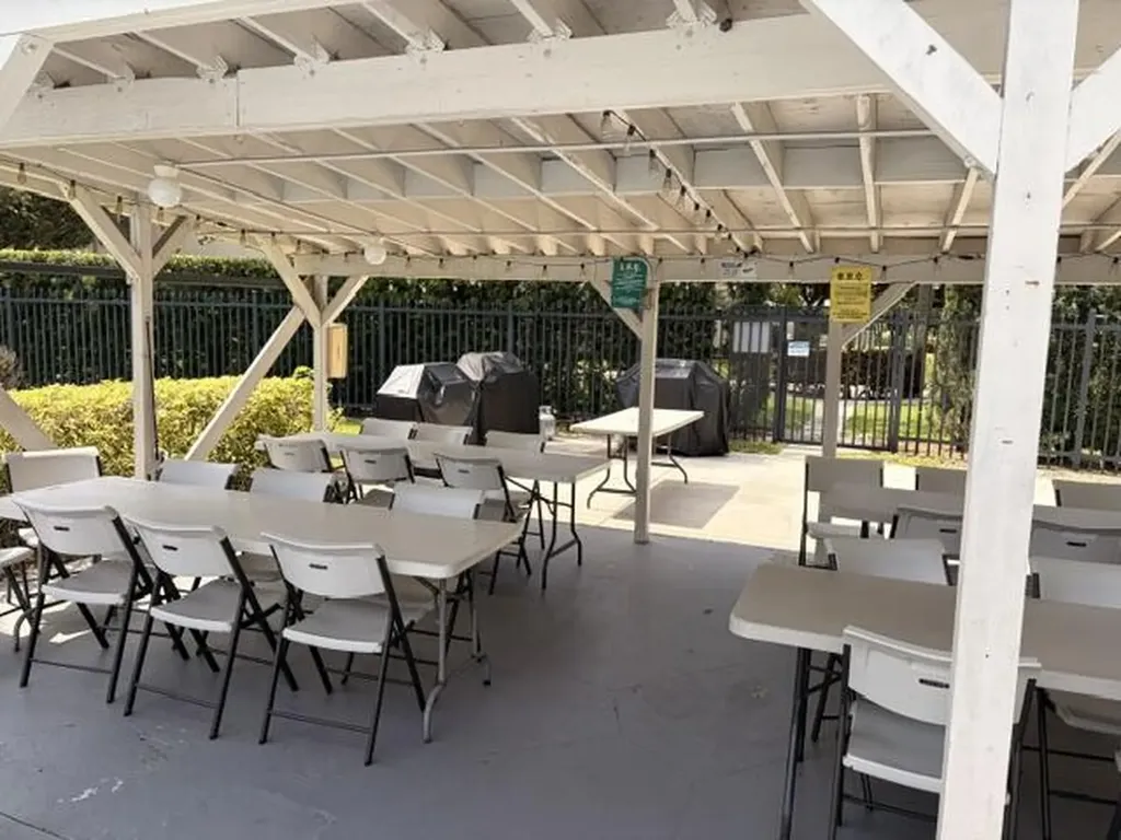 5103 NW 35th Street Lauderdale Lakes FL 33319