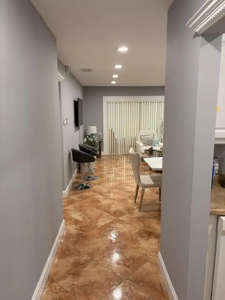 5103 NW 35th Street Lauderdale Lakes FL 33319