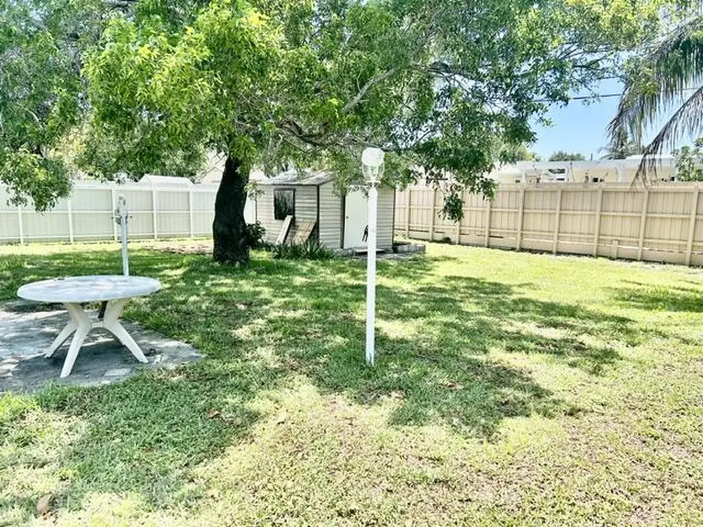 4940 SW 18th Street Fort Lauderdale FL 33317