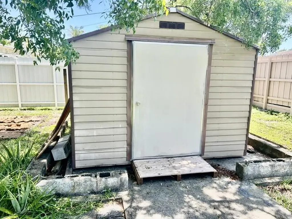 4940 SW 18th Street Fort Lauderdale FL 33317