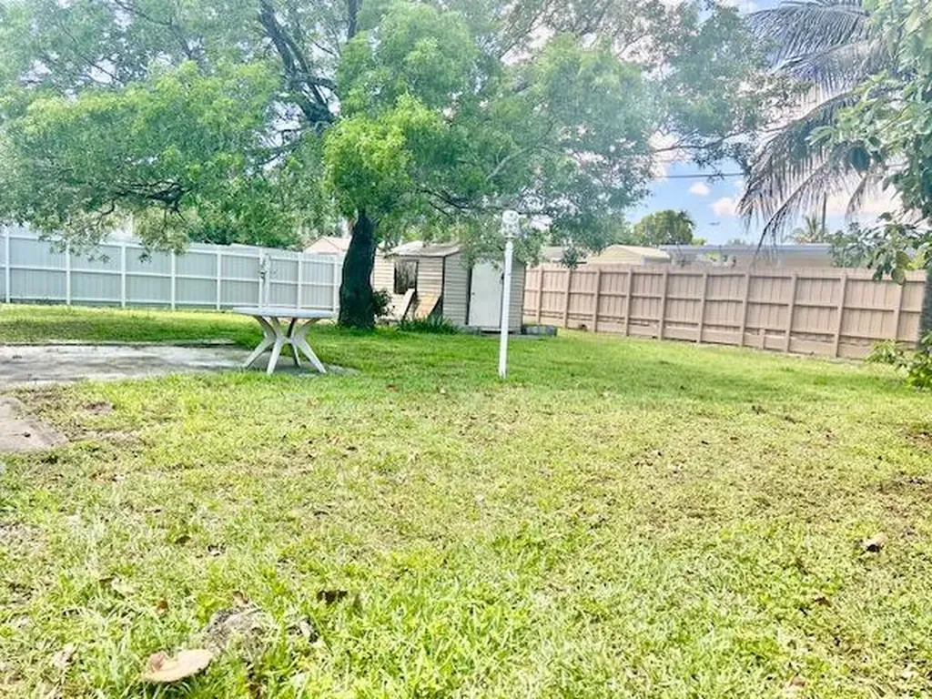 4940 SW 18th Street Fort Lauderdale FL 33317