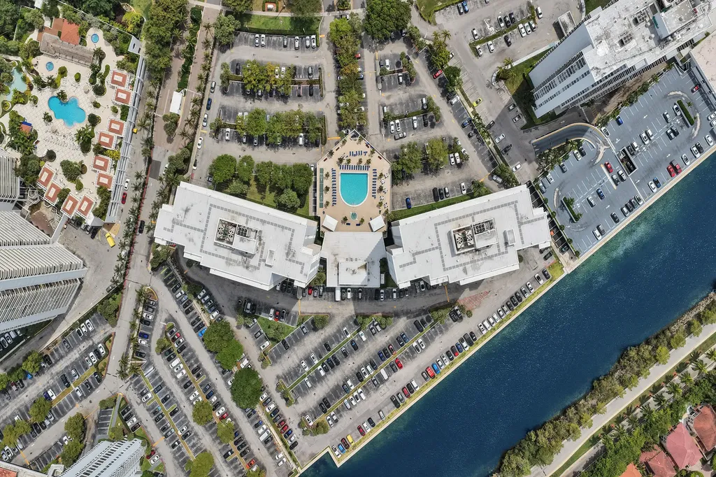 3701 N Country Club Drive Aventura FL 33180