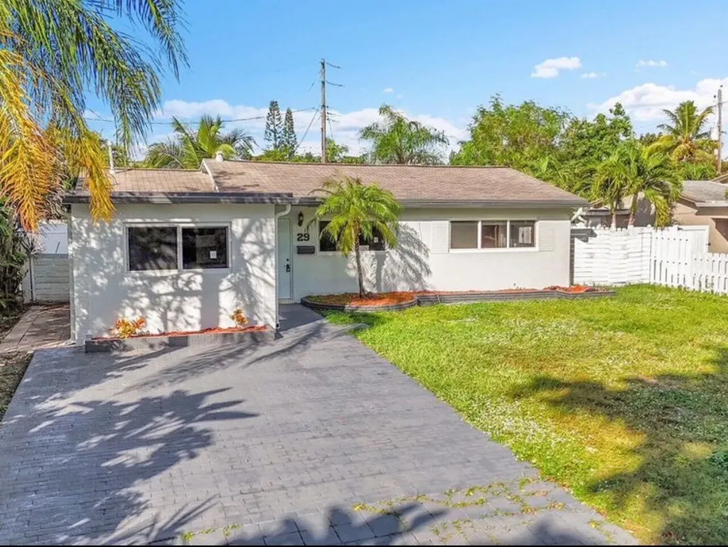 29 SE 8th Street Dania Beach FL 33004
