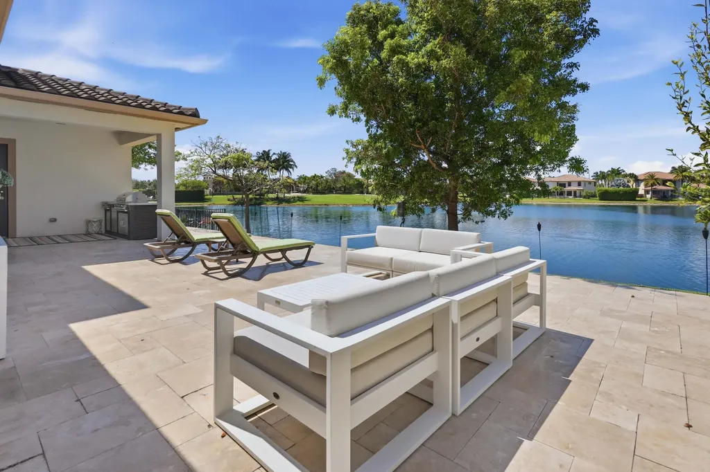 10271 Peninsula Place Parkland FL 33076