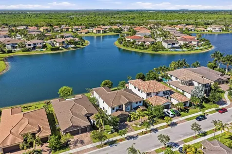 10271 Peninsula Place Parkland FL 33076
