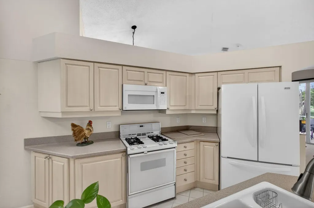 48 Via Del Corso Palm Beach Gardens FL 33418