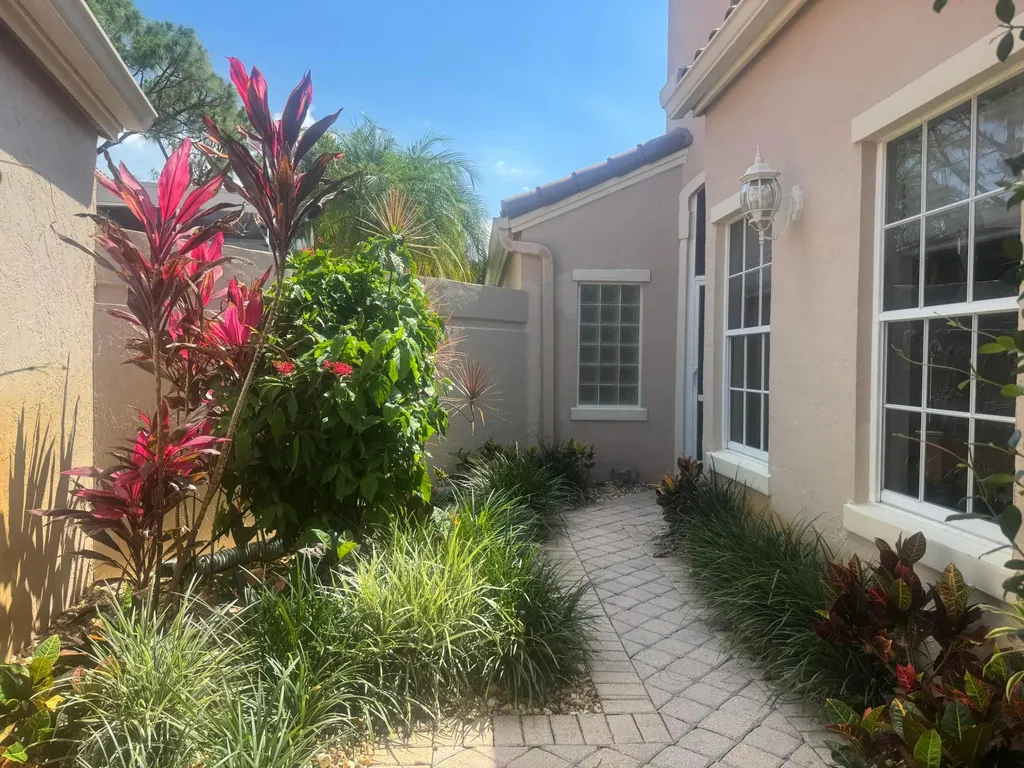 48 Via Del Corso Palm Beach Gardens FL 33418