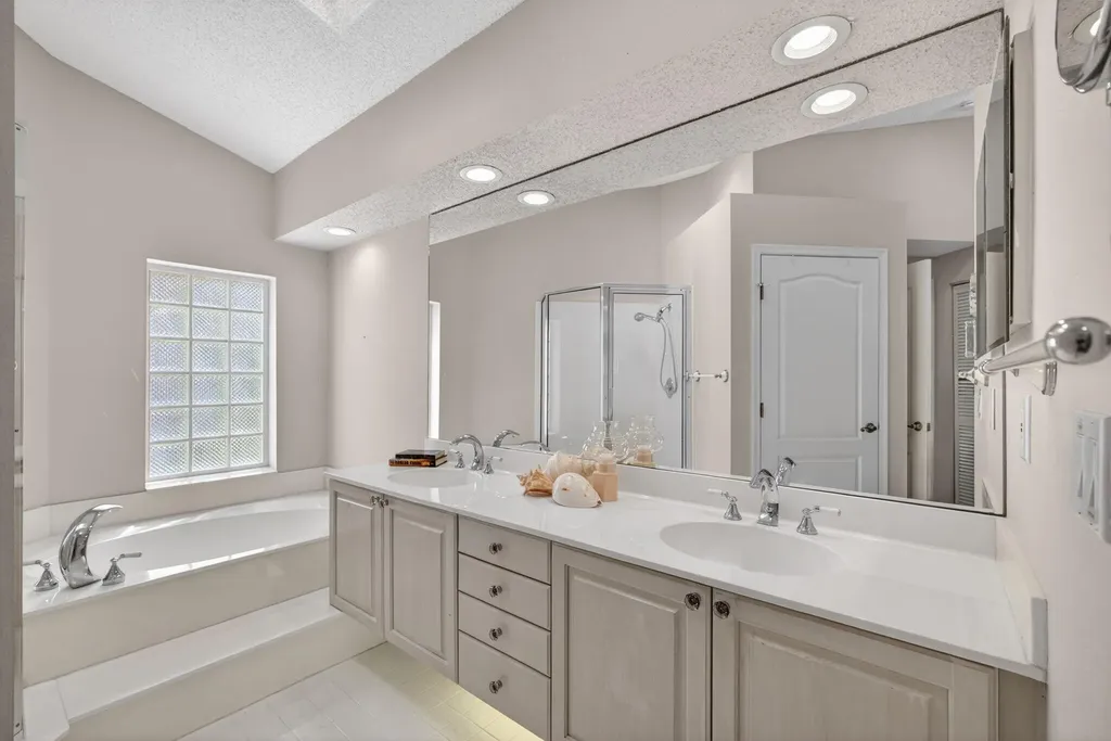 48 Via Del Corso Palm Beach Gardens FL 33418
