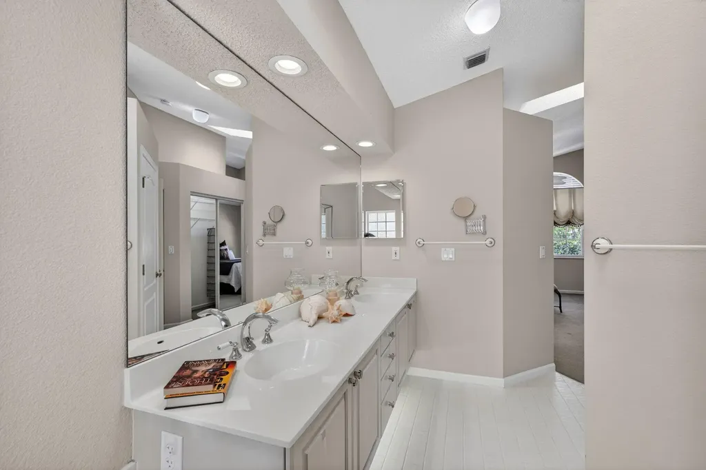 48 Via Del Corso Palm Beach Gardens FL 33418
