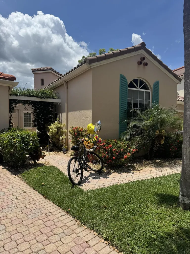48 Via Del Corso Palm Beach Gardens FL 33418