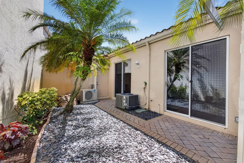48 Via Del Corso Palm Beach Gardens FL 33418