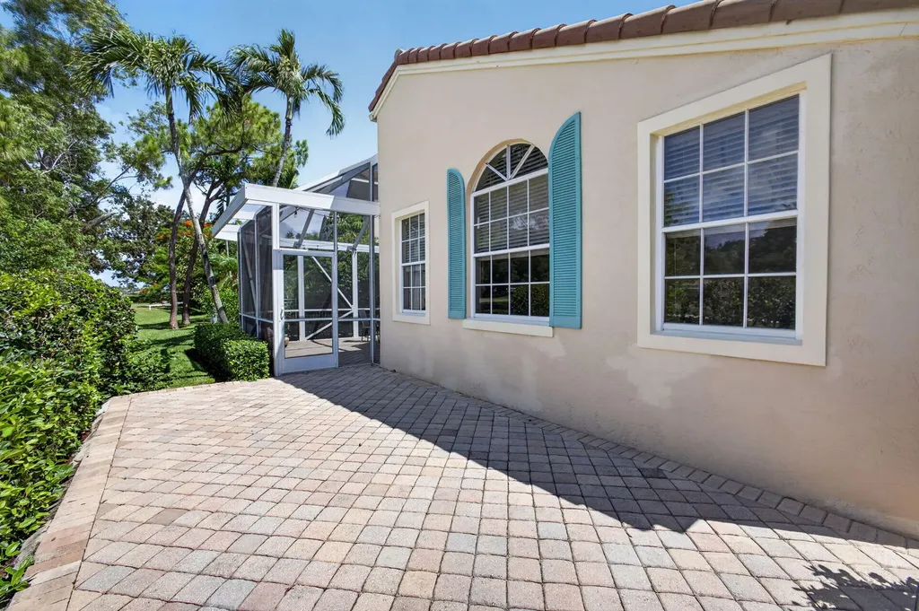 48 Via Del Corso Palm Beach Gardens FL 33418