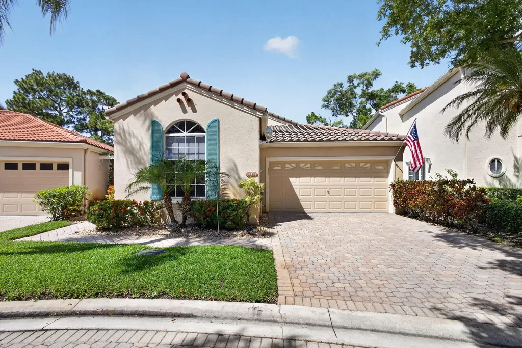 48 Via Del Corso Palm Beach Gardens FL 33418