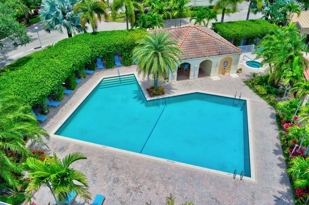 48 Via Del Corso Palm Beach Gardens FL 33418