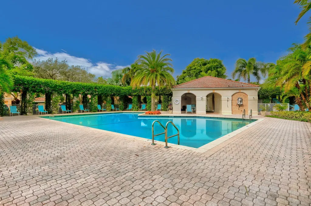 48 Via Del Corso Palm Beach Gardens FL 33418