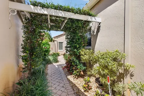 48 Via Del Corso Palm Beach Gardens FL 33418