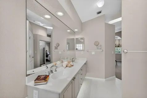 48 Via Del Corso Palm Beach Gardens FL 33418