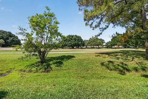 48 Via Del Corso Palm Beach Gardens FL 33418