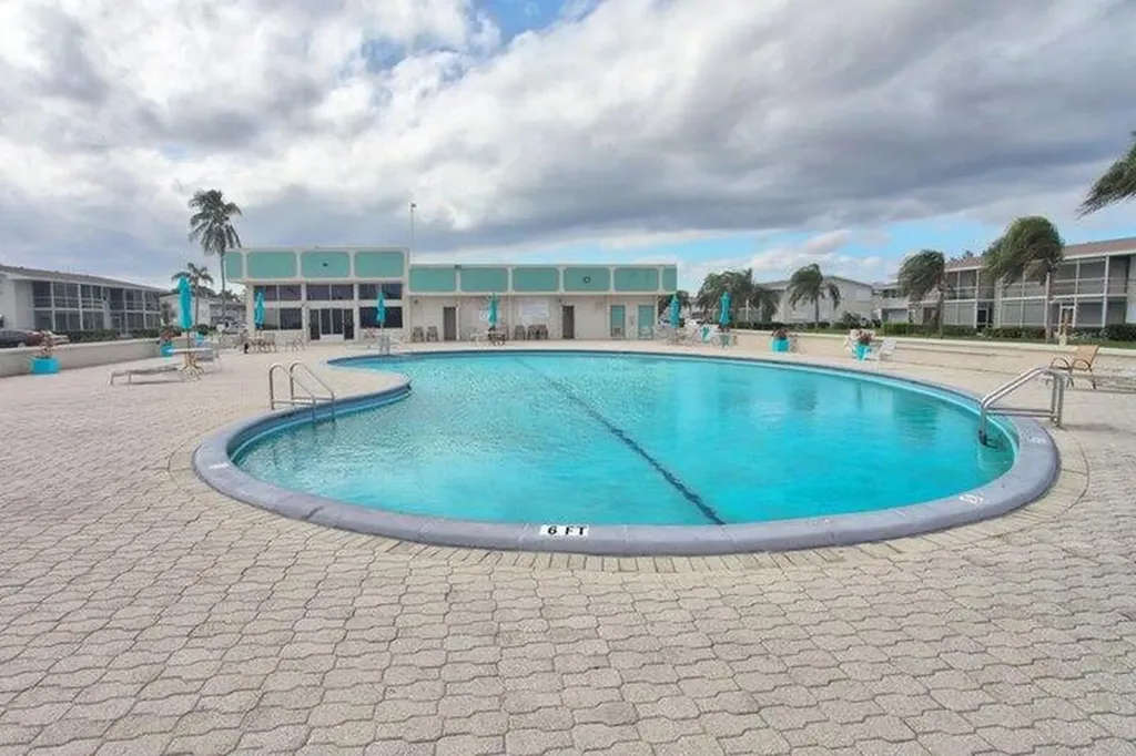 240 W Horizons Boynton Beach FL 33435