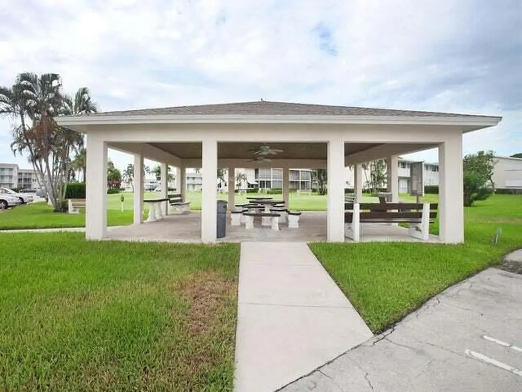 240 W Horizons Boynton Beach FL 33435