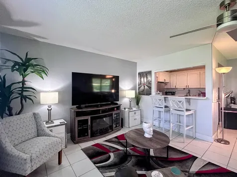 240 W Horizons Boynton Beach FL 33435