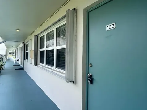 240 W Horizons Boynton Beach FL 33435