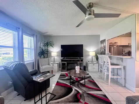 240 W Horizons Boynton Beach FL 33435