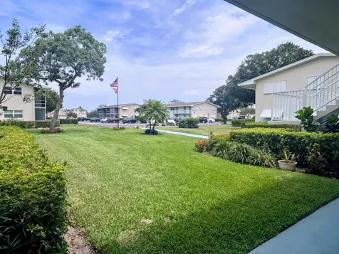 240 W Horizons Boynton Beach FL 33435