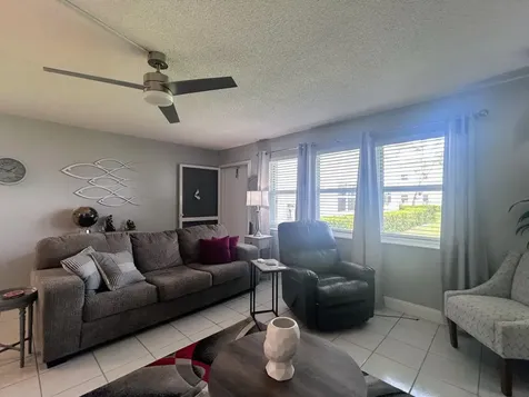 240 W Horizons Boynton Beach FL 33435