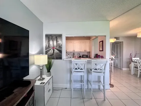 240 W Horizons Boynton Beach FL 33435