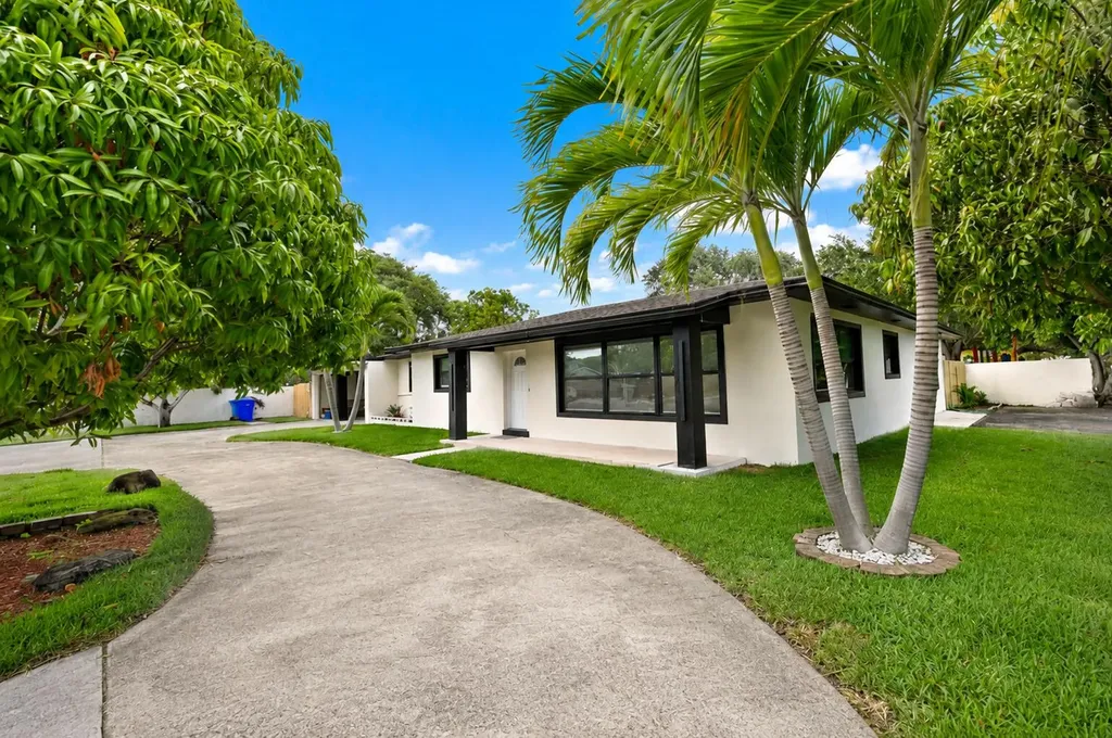 117 SE 22nd Avenue Boynton Beach FL 33435