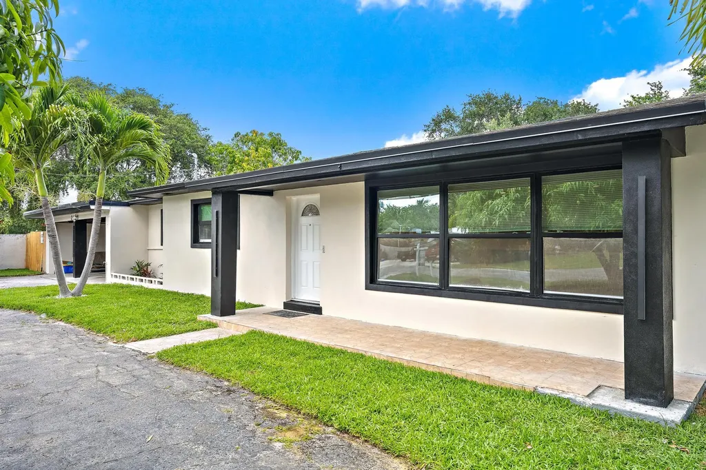 117 SE 22nd Avenue Boynton Beach FL 33435