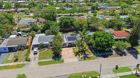 5224 NE 2nd Terrace Oakland Park FL 33334