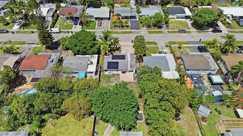 5224 NE 2nd Terrace Oakland Park FL 33334