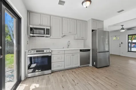 5224 NE 2nd Terrace Oakland Park FL 33334