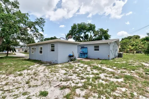 775 SW 4th Place Place SW Vero Beach FL 32962