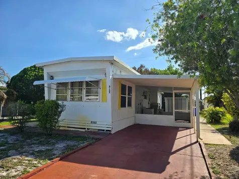 8122 SE Skylark Avenue Hobe Sound FL 33455