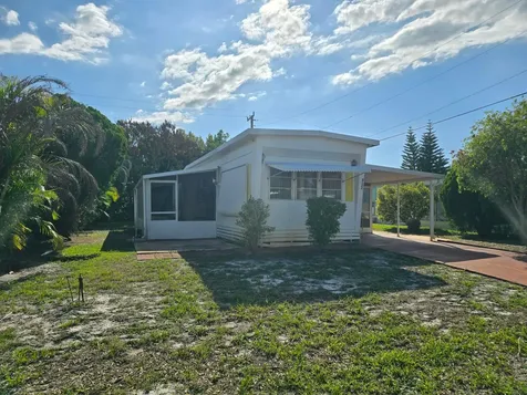 8122 SE Skylark Avenue Hobe Sound FL 33455