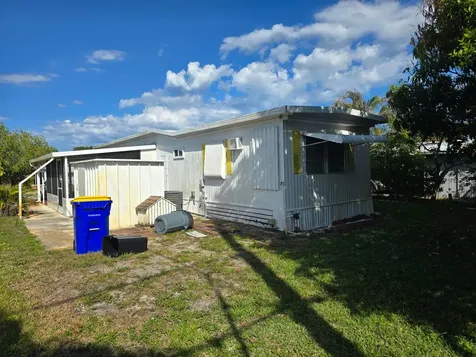 8122 SE Skylark Avenue Hobe Sound FL 33455