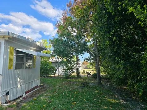 8122 SE Skylark Avenue Hobe Sound FL 33455