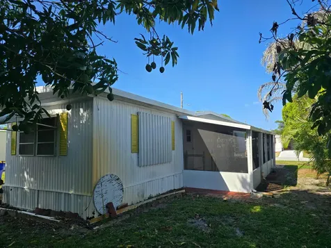 8122 SE Skylark Avenue Hobe Sound FL 33455