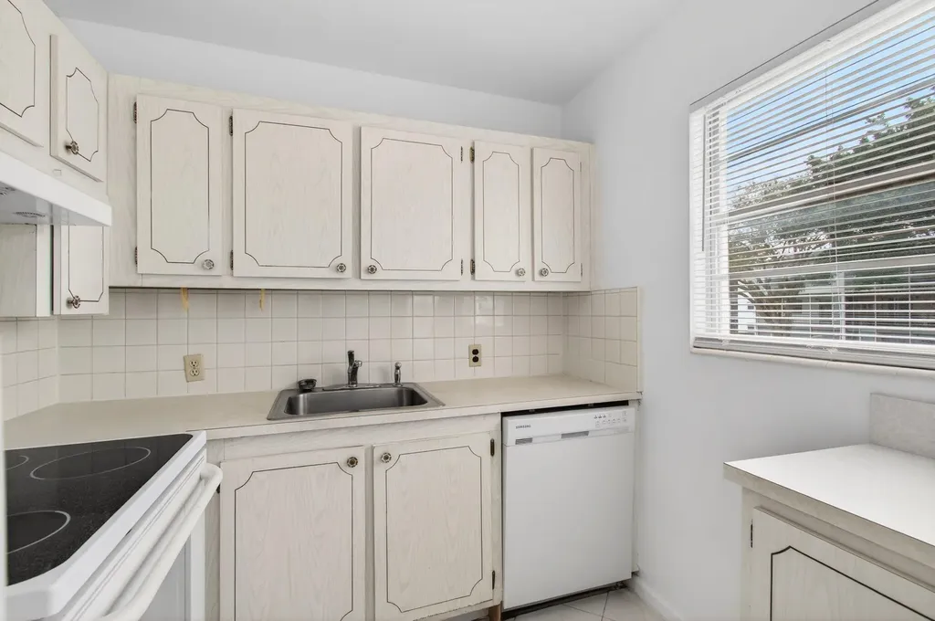 360 Fanshaw I Boca Raton FL 33434