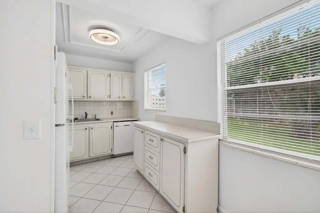 360 Fanshaw I Boca Raton FL 33434