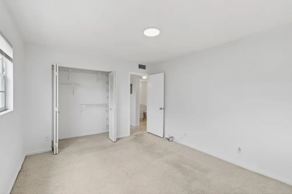 360 Fanshaw I Boca Raton FL 33434