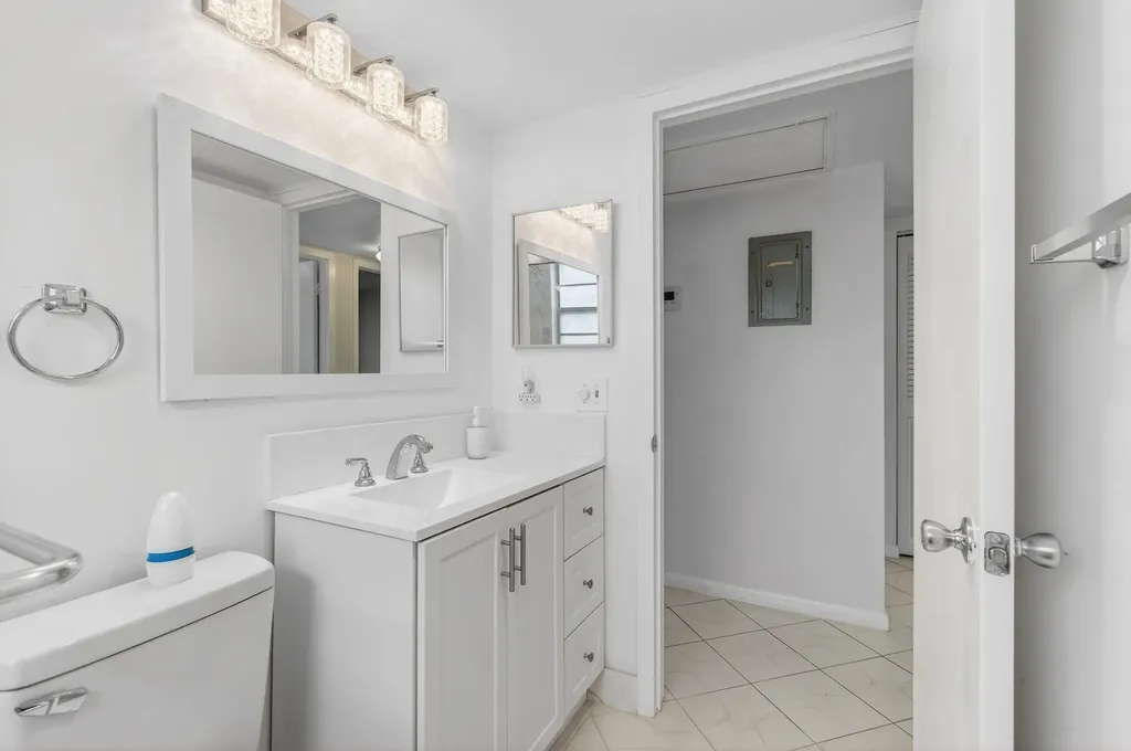 360 Fanshaw I Boca Raton FL 33434