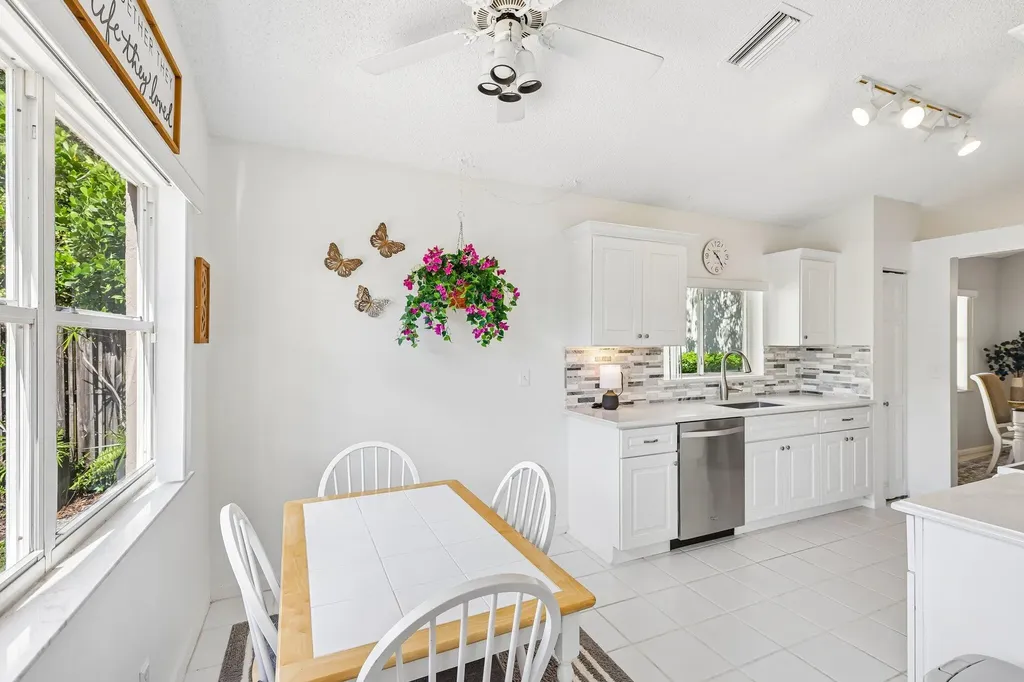 1110 NW 105th Way Plantation FL 33322