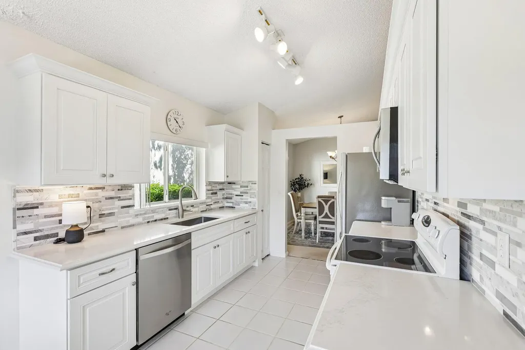 1110 NW 105th Way Plantation FL 33322