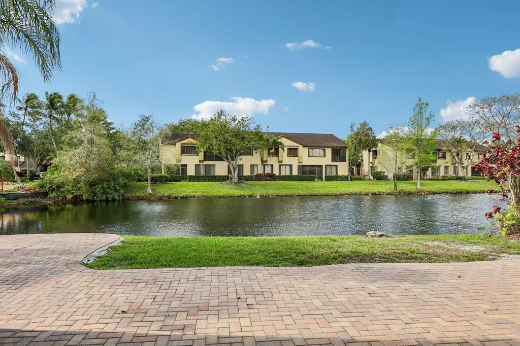 1110 NW 105th Way Plantation FL 33322